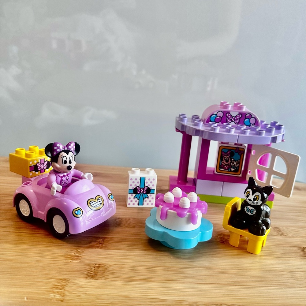 Lego 10873 DUPLO Minnie’s Birthday Party Purple and Yellow Brick Set